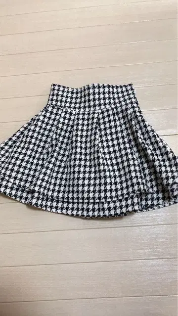 하운드 투스 패턴 플레어 스커트