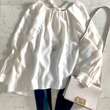 컨디션 최상 그레이스 클래스 뒤 리본 래글런 개더 탑 블라우스 아이보리