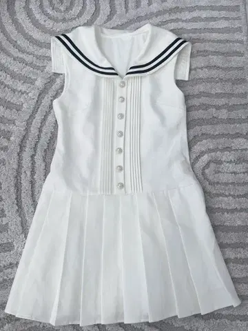 새상품 M 사이즈 화이트 세일러 카라 원피스 슬리브리스