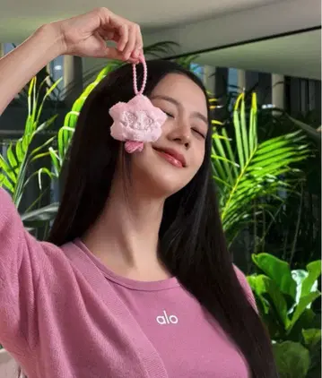 지수 x Alo 콜라보 슈몽 키링