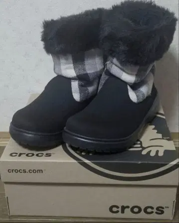 crocs 보아 체크 부츠 블랙 23cm 퍼