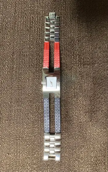 미사용 TOMMY HILFIGER 손목시계 실버/레드/네이비