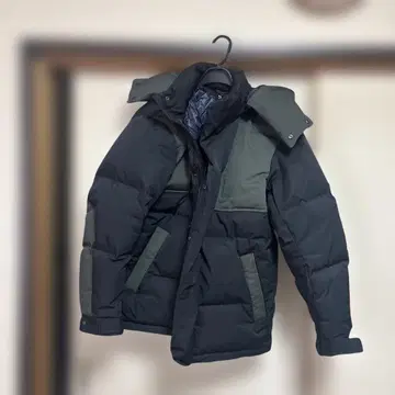 유니클로 블랙 다운 자켓