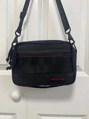 BRIEFING 숄더백 블랙