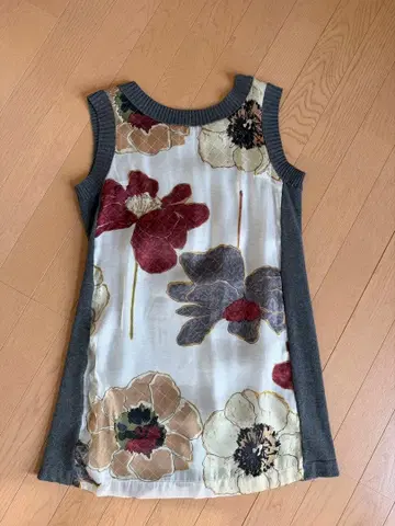 새틴 꽃무늬 자수 슬리브리스 튜닉