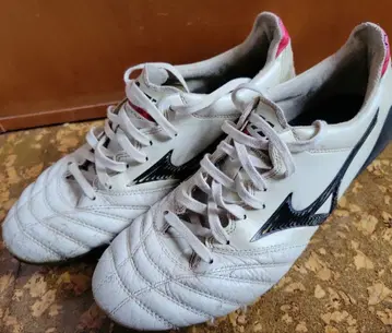 미즈노 축구화 화이트 가죽 FG 25.5cm