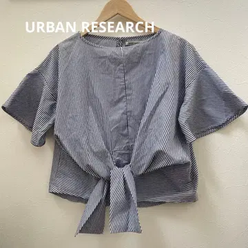 스트라이프 패턴 앞묶음 반소매 상의