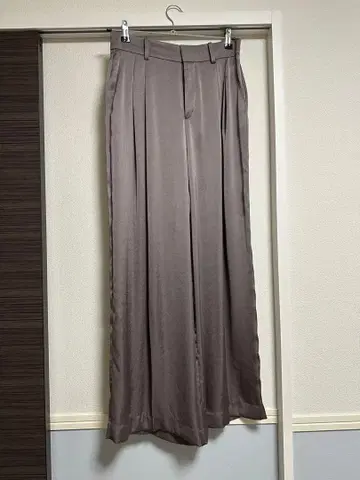 AP STUDIO 라이트 새틴 와이드 팬츠