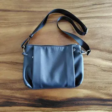 tk. 다케오 키쿠치 블랙 숄더백