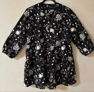 새상품! BELLESFEENA 벨사피나 자수 꽃무늬 블랙 반소매