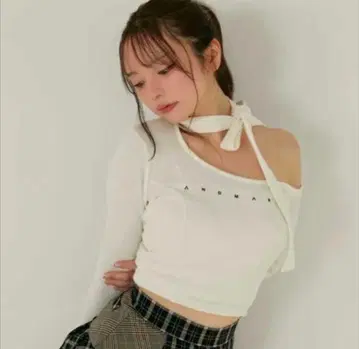 andmary nana 리본 원숄더 탑