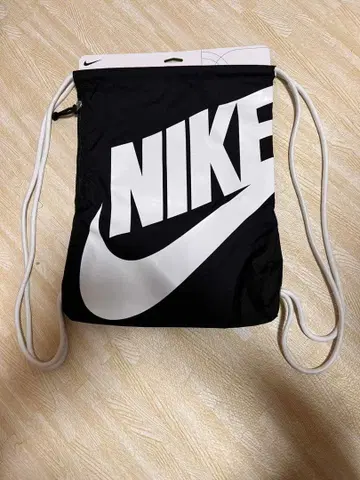 Nike 냅색 블랙/화이트 [ 미사용 새상품 ]