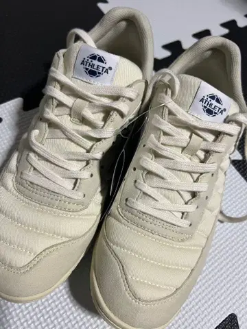 ATHLETA 화이트 스니커즈 미사용 새상품