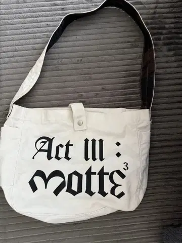 레어 G-DRAGON 서울콘 백 Act III Motte