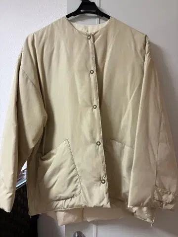 베이지 퀼팅 다운 자켓