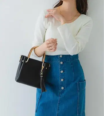 태슬 장식 블랙 숄더백