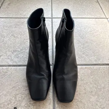 CORSO ROMA 9 라운지 드레스 스퀘어 가죽 부츠