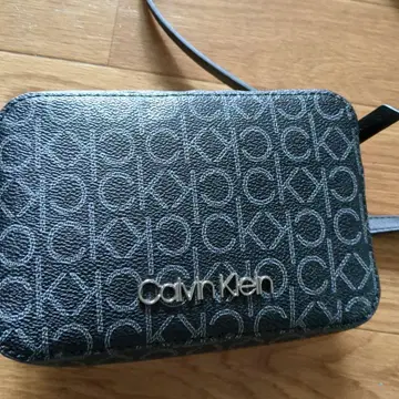 Calvin Klein 로고 포함 숄더백