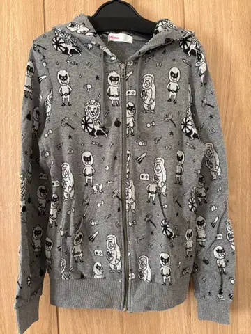 Ne-net의 캐릭터 패턴 후드티