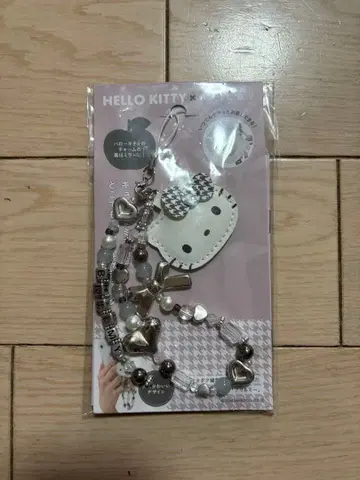 HELLO KITTY 거울 포함 비즈 스트랩