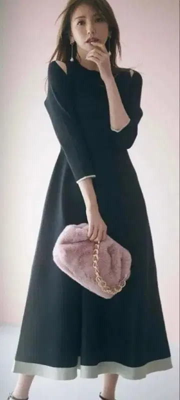 저스길리티 미카 씨 콜라보 숄더 슬릿 레이디 원피스