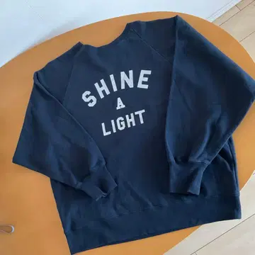 저널 스탠다드 리룸 샤인 로고 맨투맨