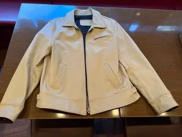 화이트 가죽 자켓