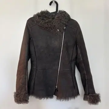 VSP 다크 브라운 무스탕 코트