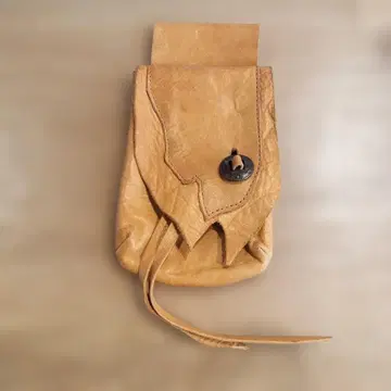 Obelisk 가죽 바디백 베이지