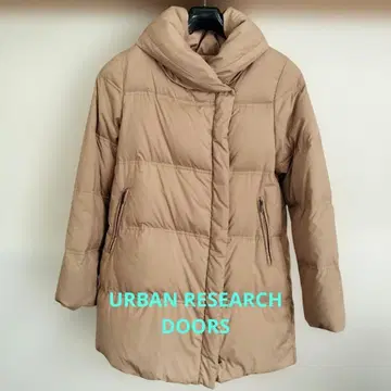 베이지 후드 부착 다운 자켓