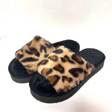 새상품 오픈토 슬리퍼 퍼 샌들 레오파드 무늬 24~25cm