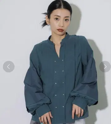 UNITED TOKYO 플로라 볼륨 슬리브 블라우스 ( 다크 그린 )