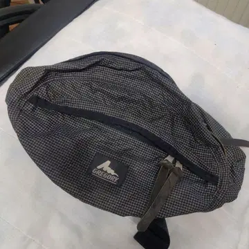 GREGORY 바디백 블랙 체크 무늬