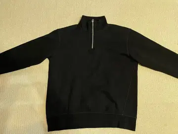 ZARA 블랙 하프 지퍼 맨투맨
