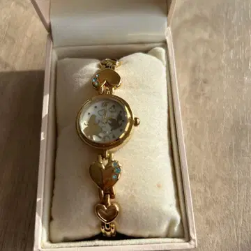 도쿄 디즈니 리조트 하트 모티브 시계