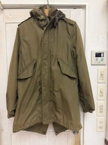 talking about the abstraction 모즈 코트