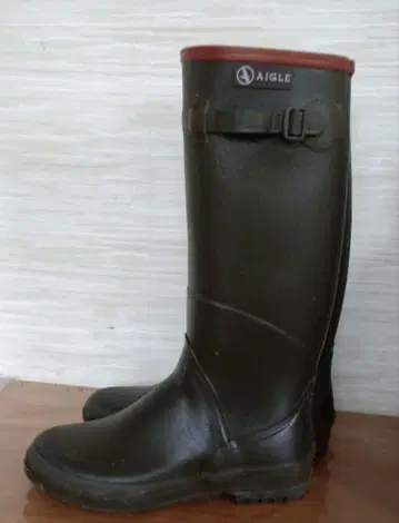 AIGLE 올리브 그린 버클 장화