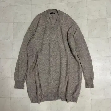 23구 고급 울 x 야크 혼방 V넥 니트