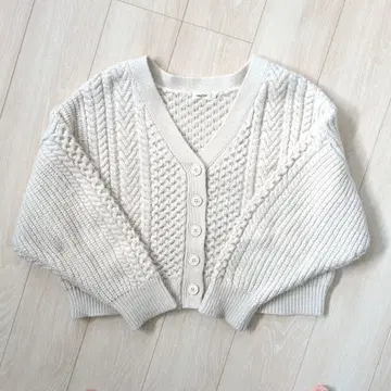 studio CLIP 아이보리 가디건