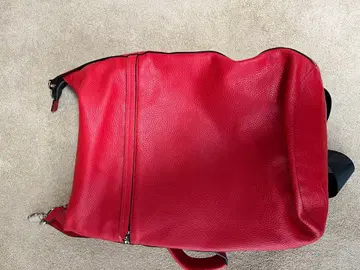빨간색 가죽 백팩