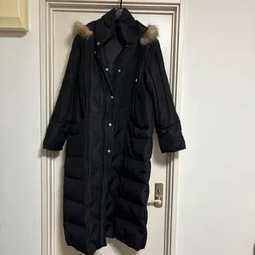 실크 후드 부착 롱 다운 자켓 블랙