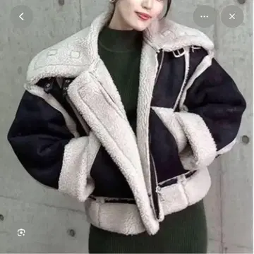 EMODA 숏 페이크 무스탕 블루종