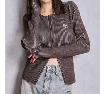 GG 플레이트 오픈 프론트 니트탑