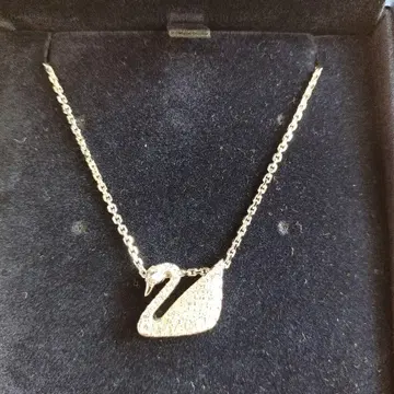 Swarovski 스완 모티브 목걸이