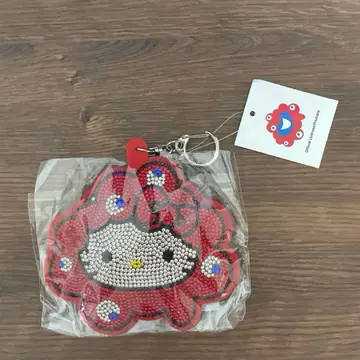 간사이 만박 산리오 키티 x 미야쿠미야쿠 키라키라 키링 크리스탈