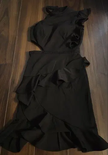 GLAMOROUS by Andy 블랙 프릴 드레스 M 사이즈