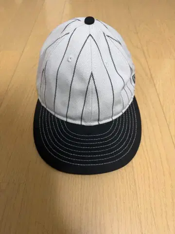 NEWERA 스트라이프 디자인 야구 모자
