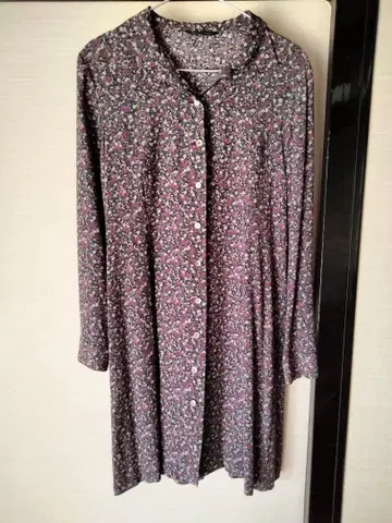 투모로우랜드 꽃무늬 긴팔 무릎 아래 기장 원피스