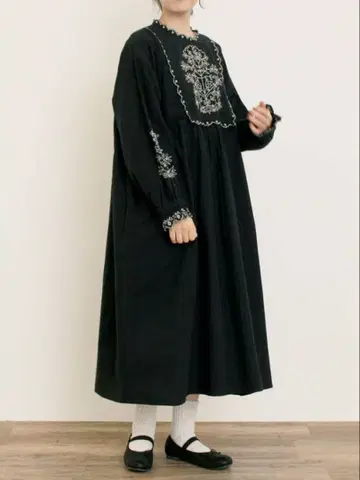 Samansa Mos2 [ S/M 사이즈 ] 배색 자수 원피스