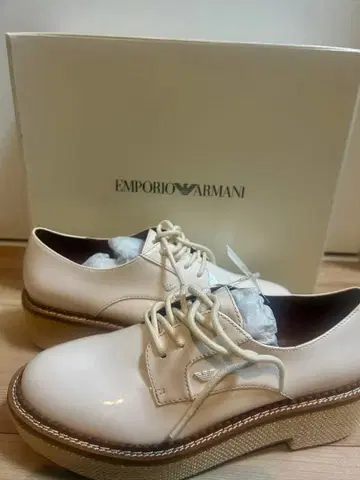 미사용 새상품 EMPORIO ARMANI 롱 퍼 화이트 여성용
